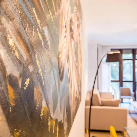Apartment Center Experience - Premium *